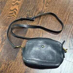 Madewell Transport Camera Bag in True Black leather
